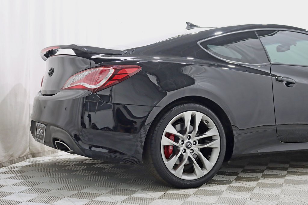 Used 2016 Hyundai Genesis Coupe 3.8 RWD image 9