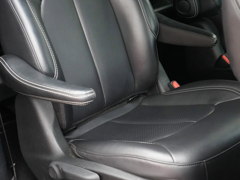 Used 2024 Chrysler Pacifica Limited image 27