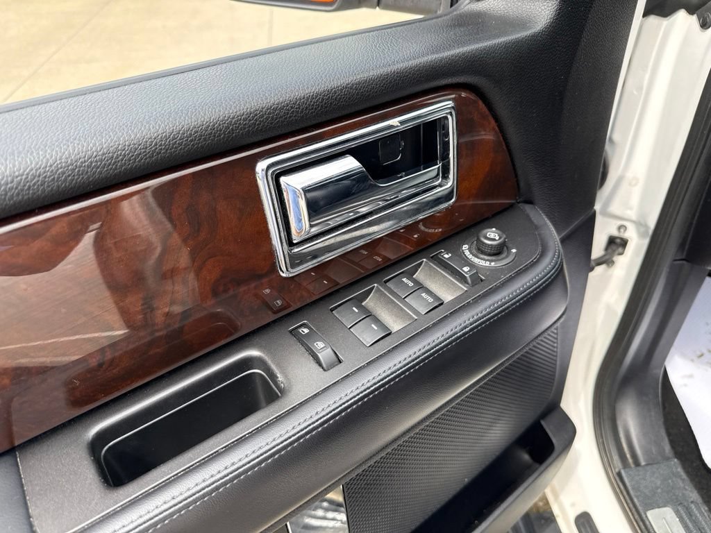 Used 2017 Lincoln Navigator Select AWD/4WD image 27