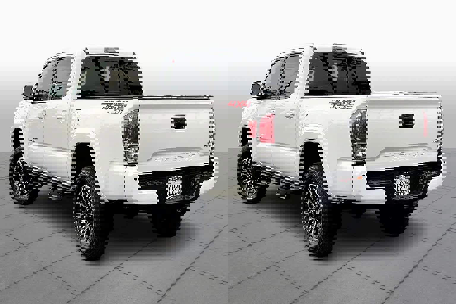 Used 2022 Toyota Tacoma TRD Sport image 11