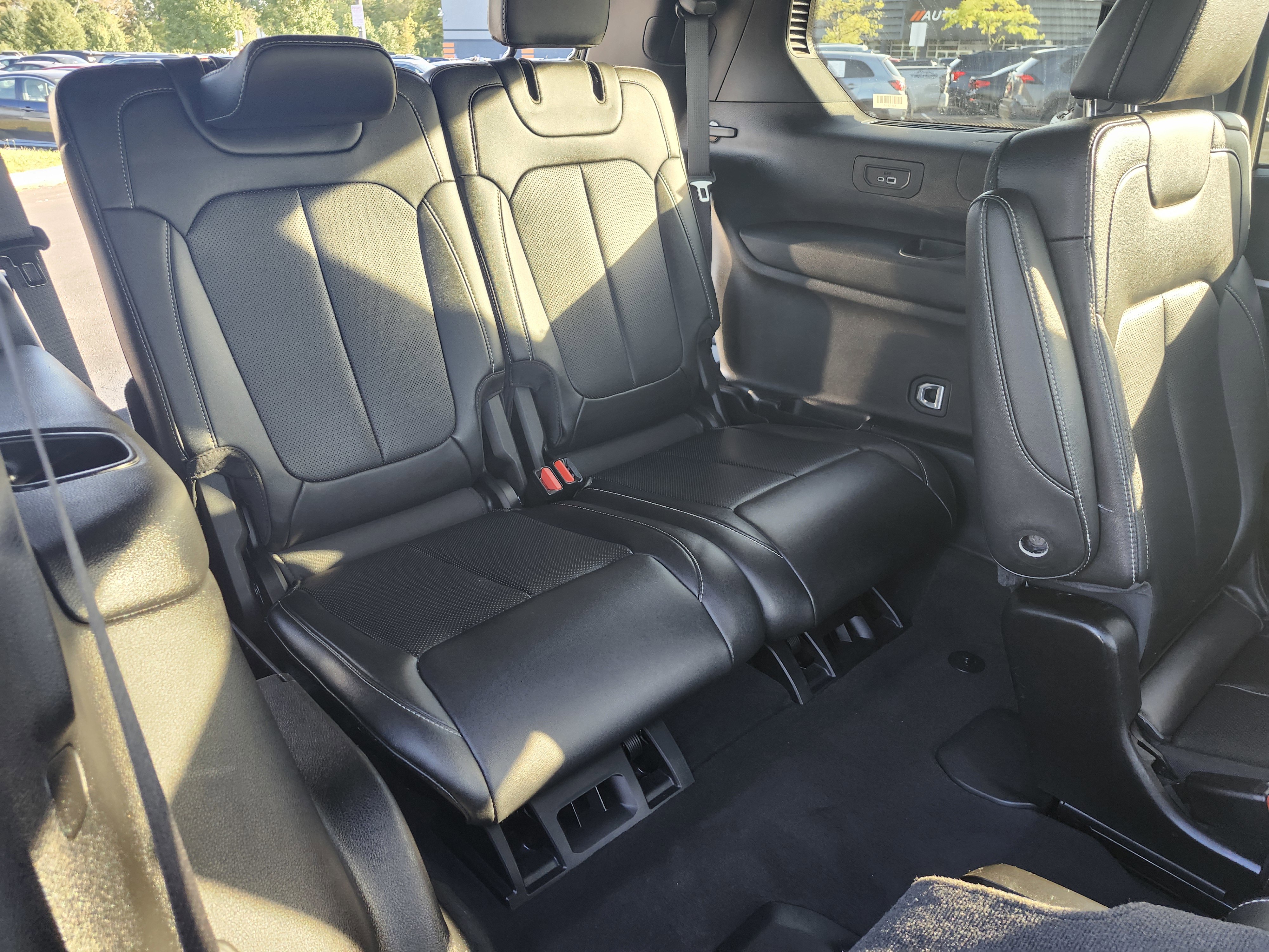 Used 2024 Jeep Grand Cherokee L Limited w/ Luxury Tech Group II image 13