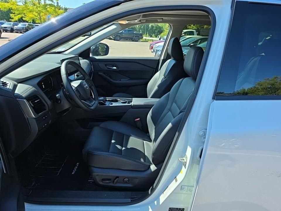 Used 2025 Nissan Rogue SL w/ Tech Package AWD/4WD image 12