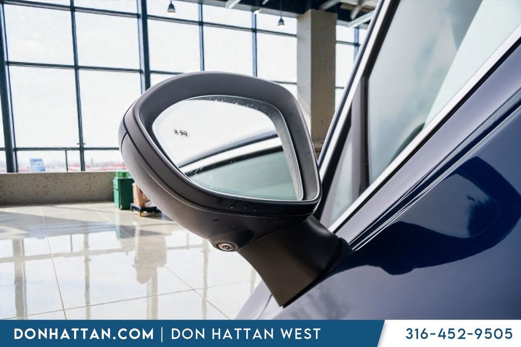 Used 2022 Buick Envision Essence w/ Technology Package I image 36