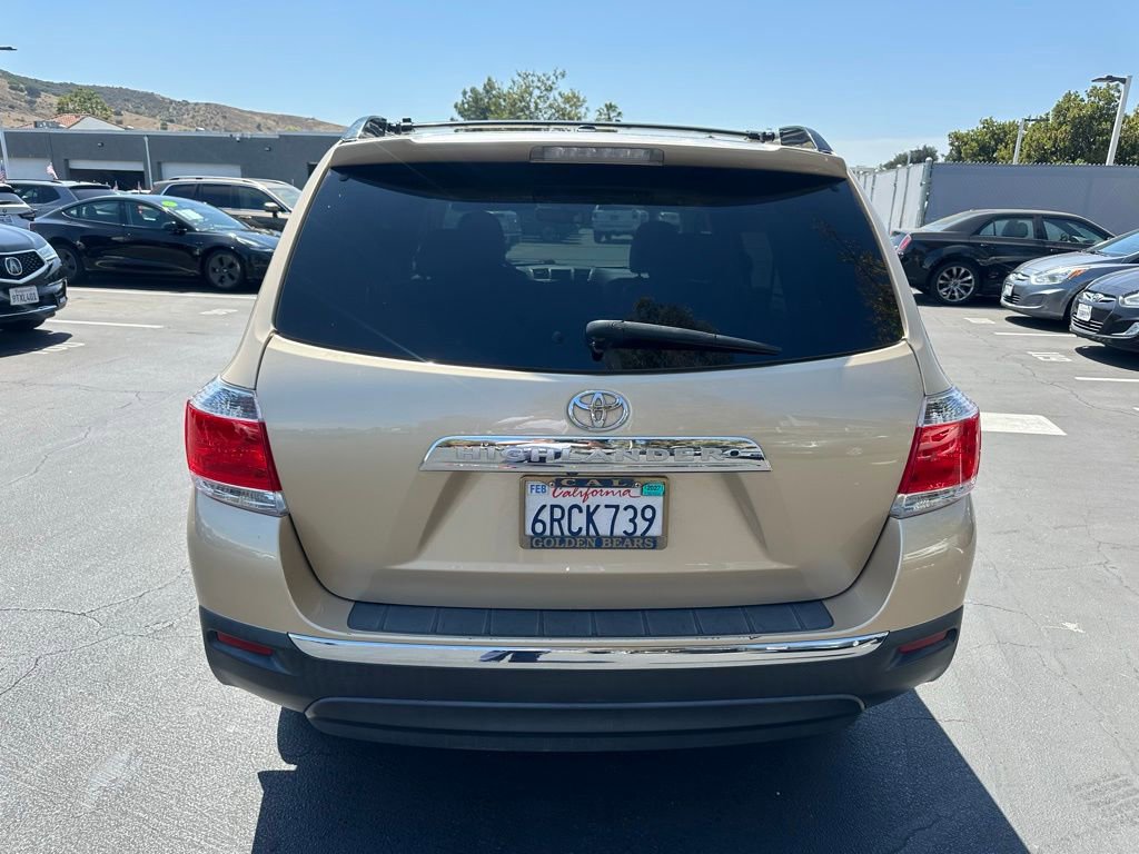 Used 2011 Toyota Highlander Limited w/ Tow Pkg FWD image 3