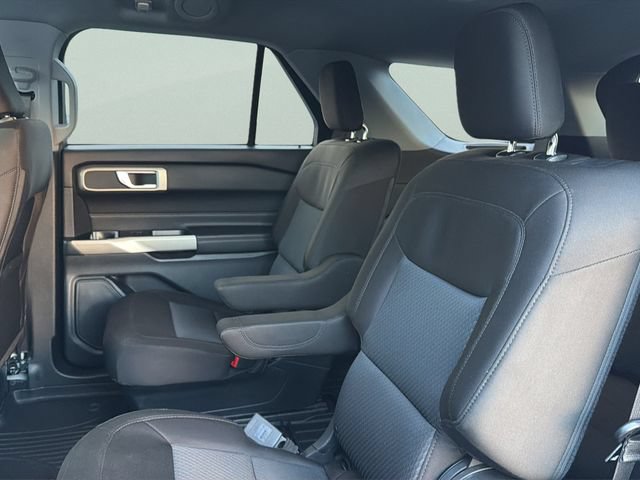 Used 2023 Ford Explorer XLT AWD/4WD image 16