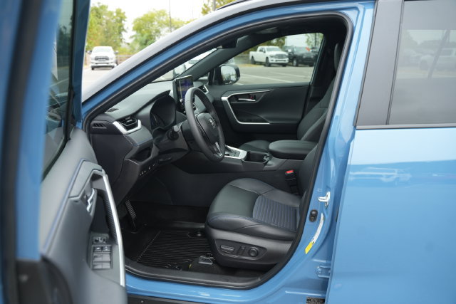 Used 2025 Toyota RAV4 XSE w/ Weather Package AWD/4WD image 14