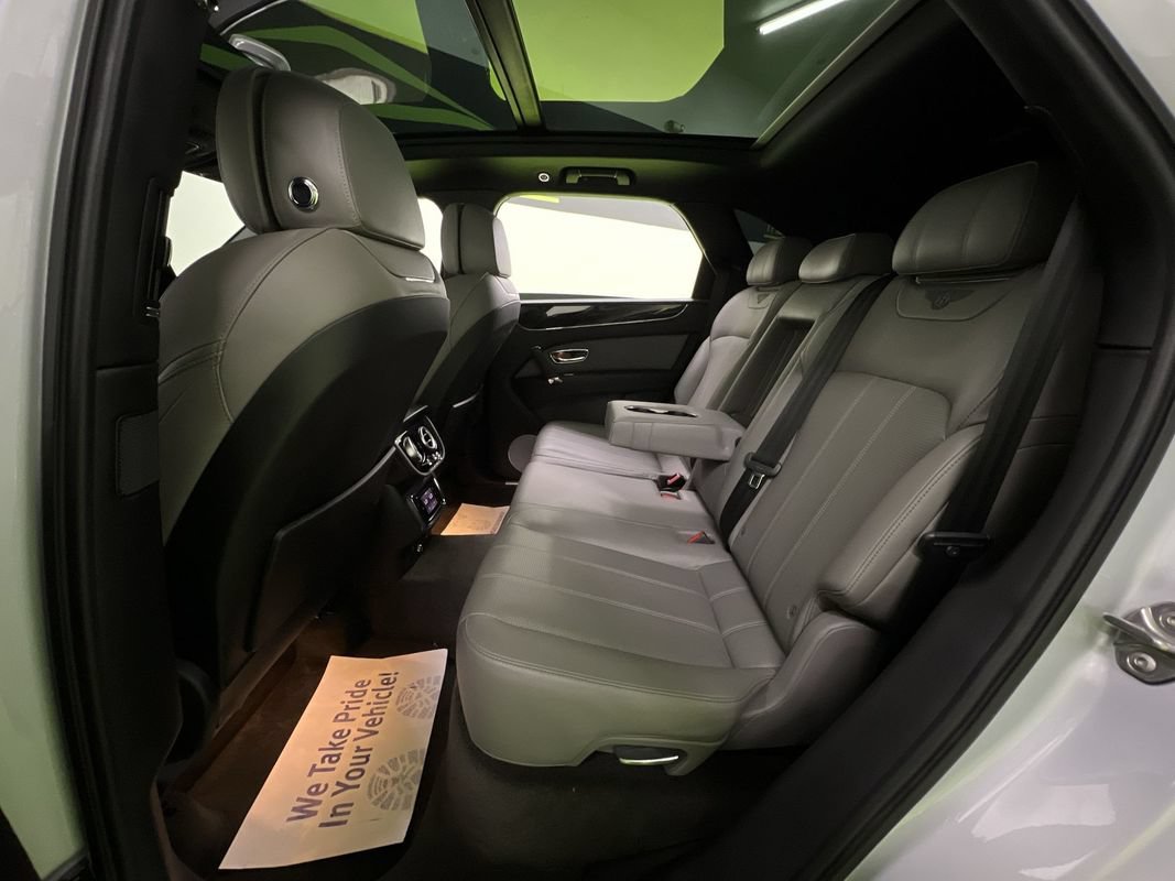 Used 2018 Bentley Bentayga AWD/4WD image 27
