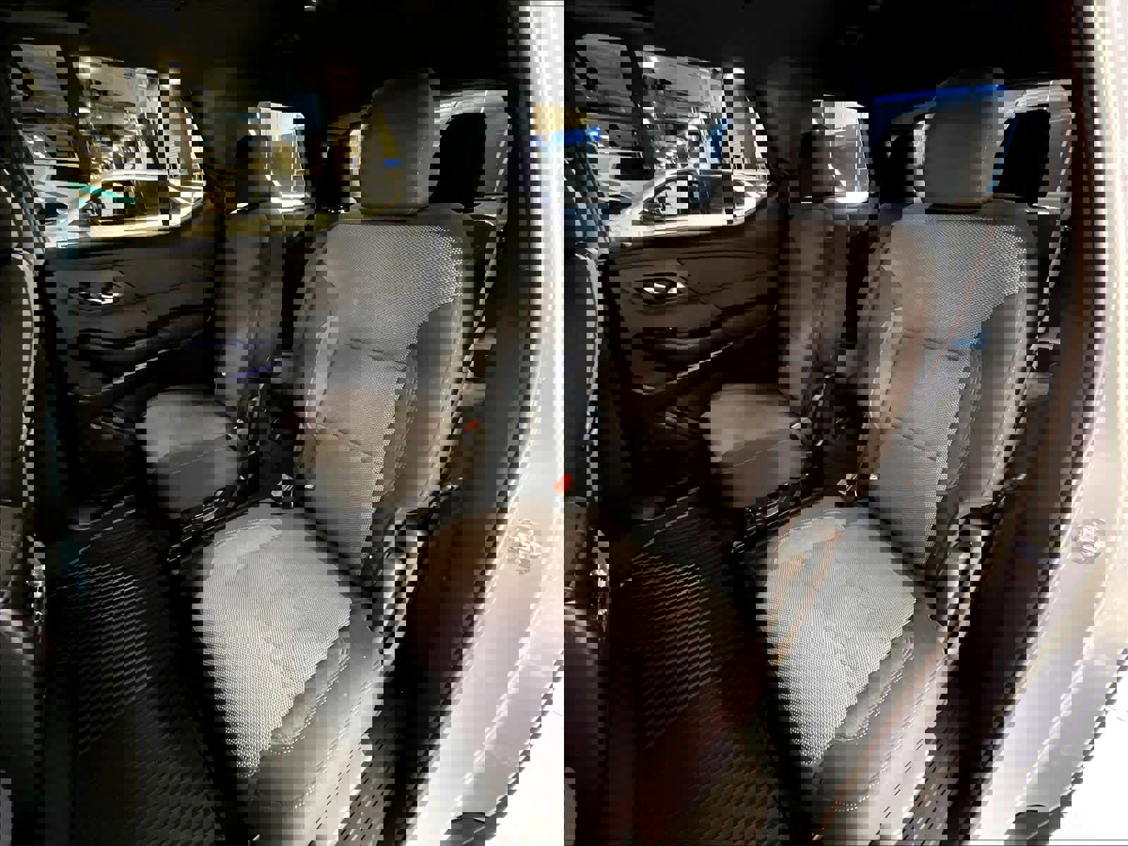 Used 2023 Chevrolet Traverse LT image 15