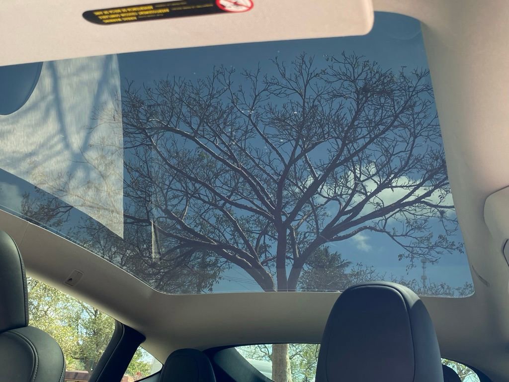 Used 2025 Tesla Model Y Long Range image 18