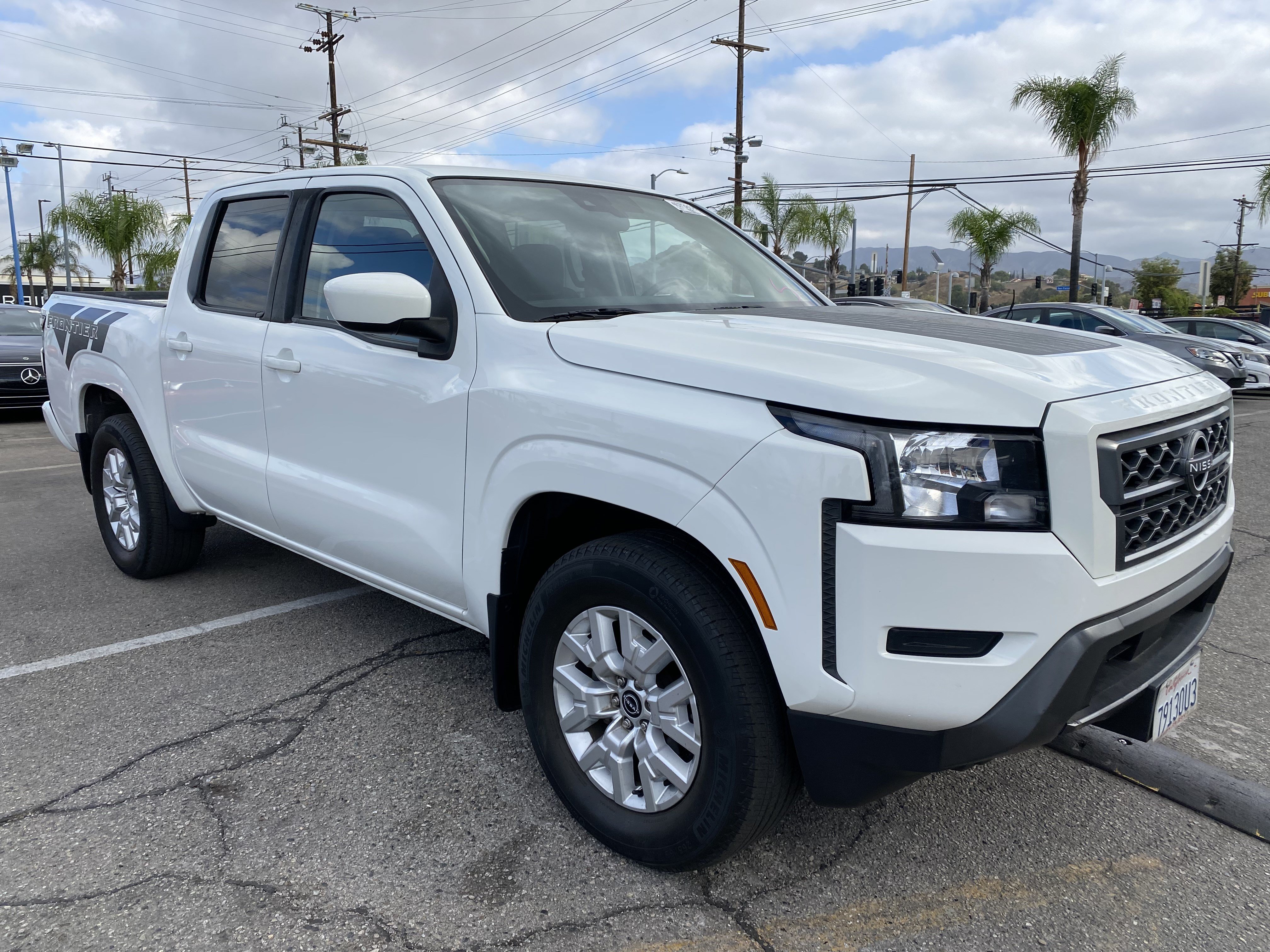 Used 2023 Nissan Frontier SV w/ Graphics Package RWD image 7