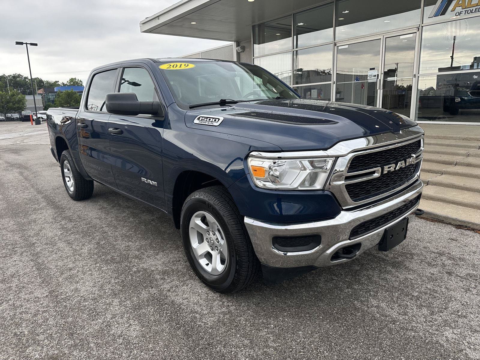 Used 2019 RAM 1500 Tradesman w/ SXT Appearance Group AWD/4WD image 3