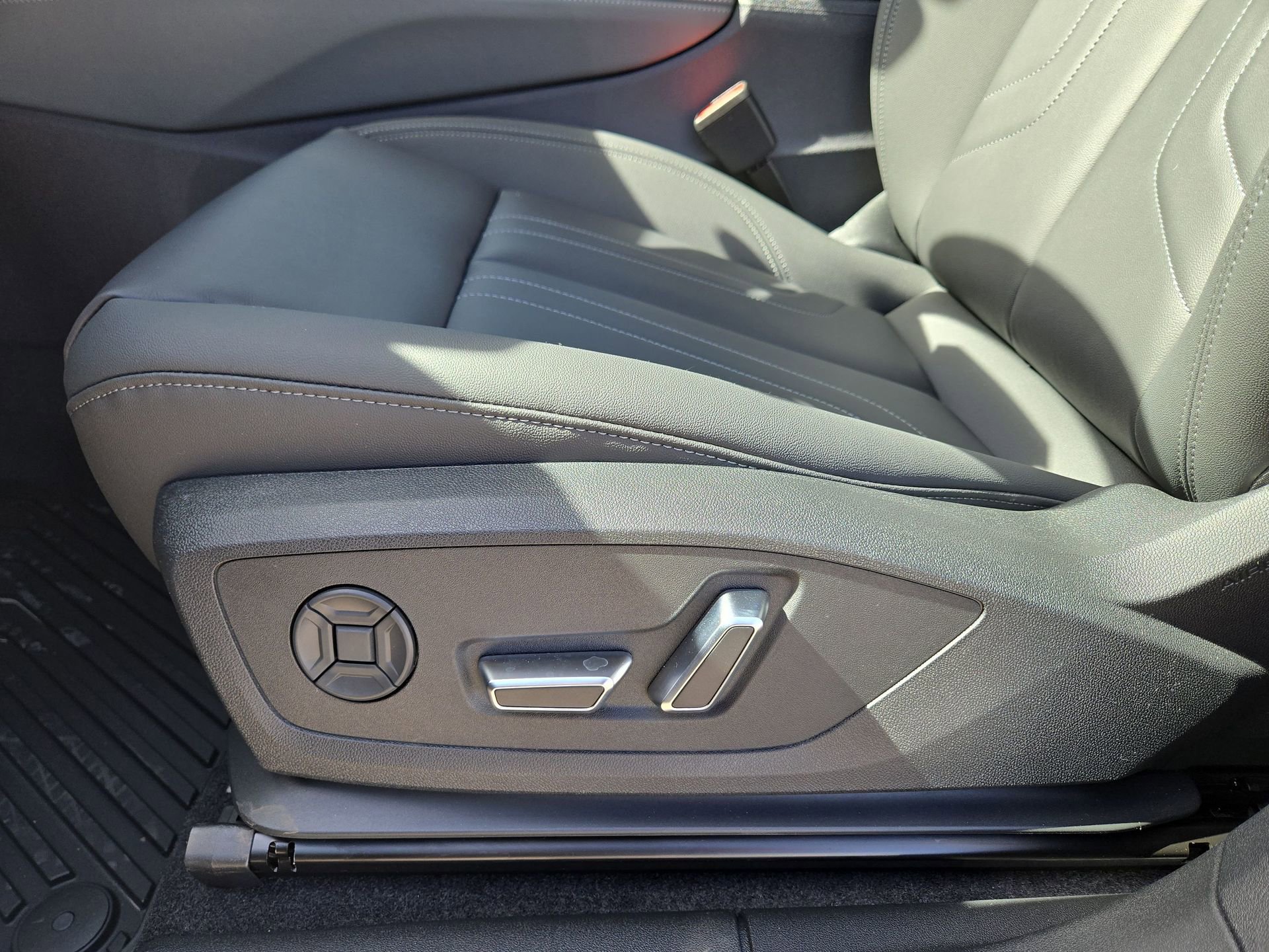 New 2026 Audi Q3 quattro 2.0T AWD/4WD image 17