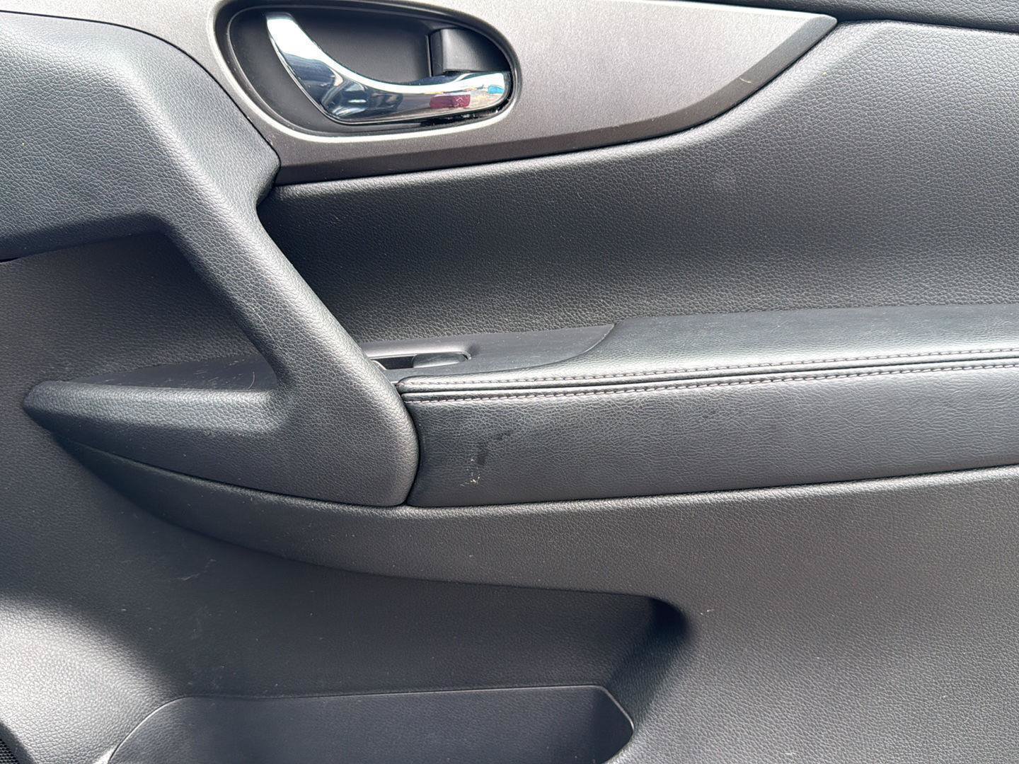 Used 2015 Nissan Rogue SV w/ SV Moonroof Package AWD/4WD image 26