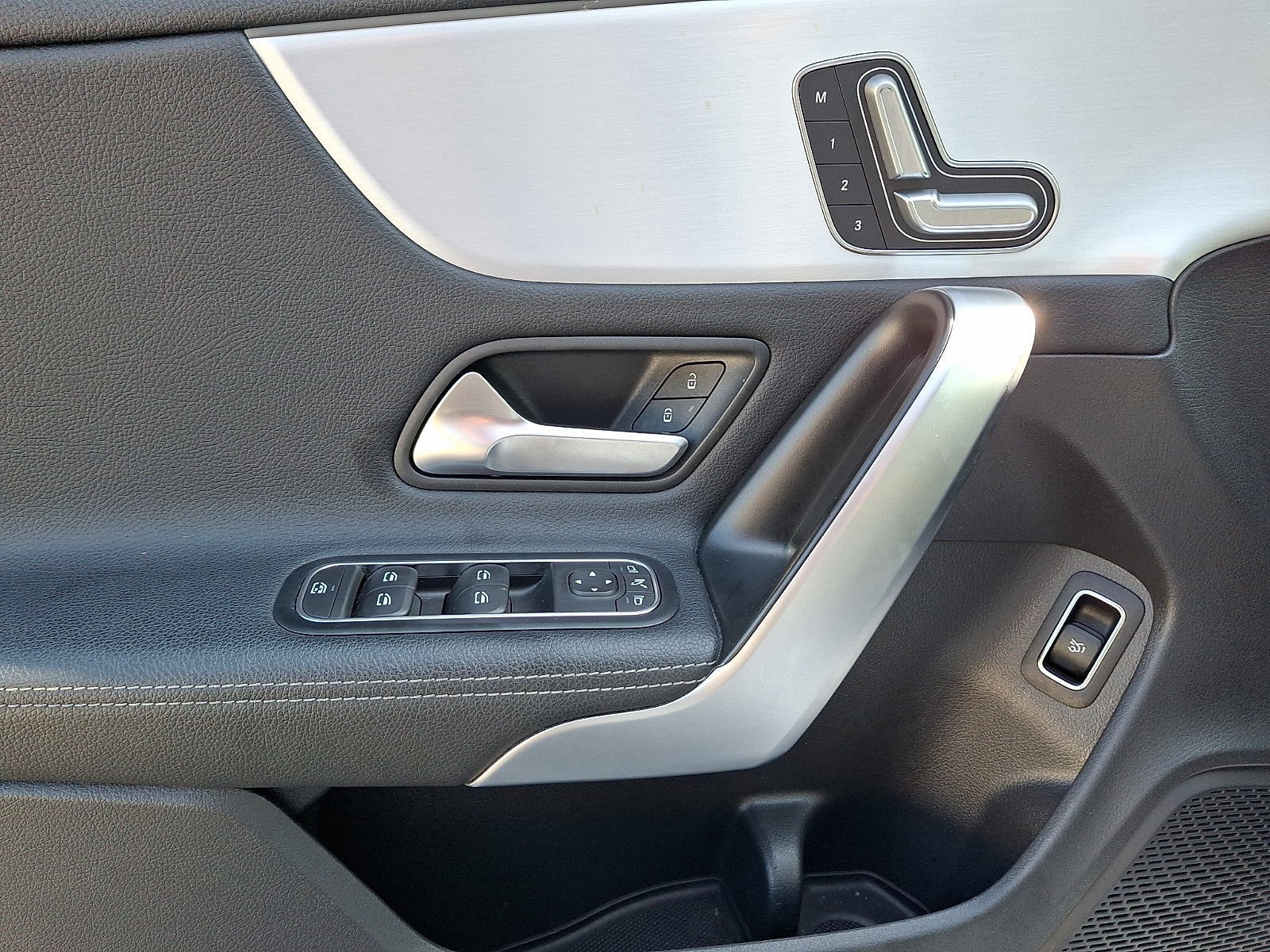 Used 2025 Mercedes-Benz CLA 250 4MATIC image 12