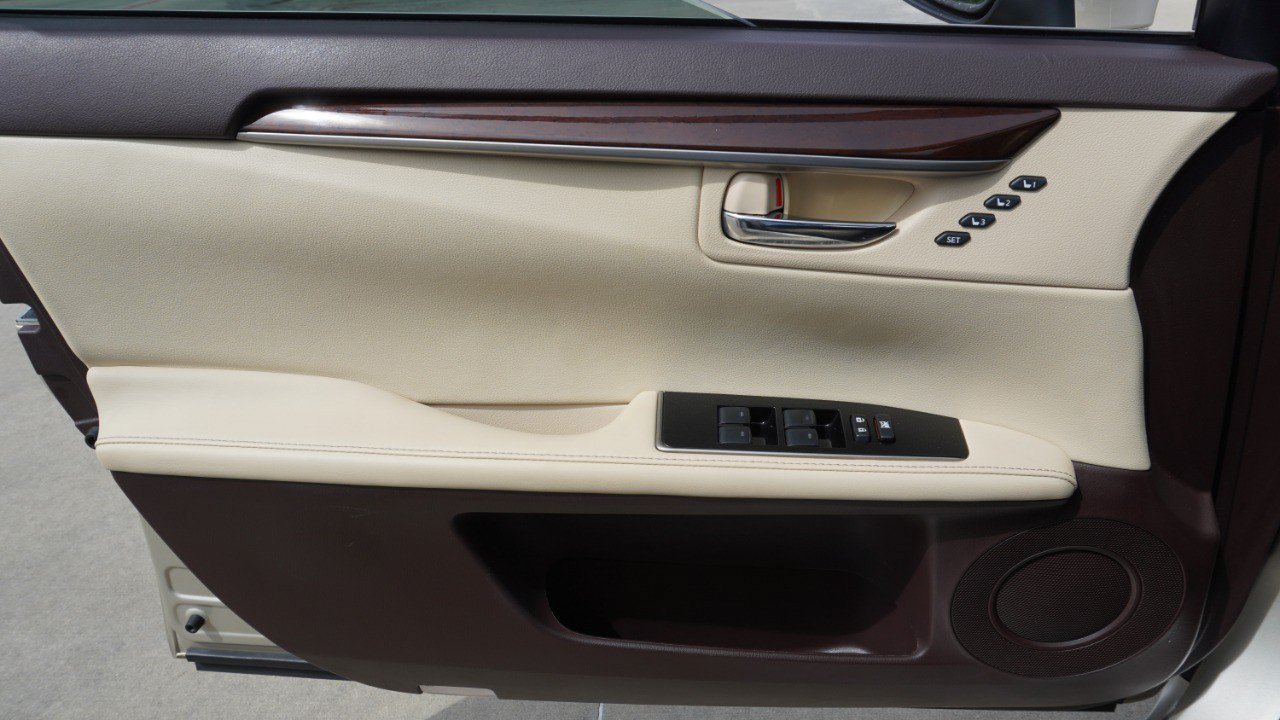 Used 2017 Lexus ES 350 w/ Luxury Package FWD image 23