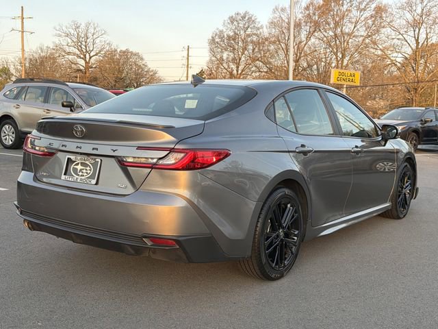 Used 2025 Toyota Camry SE image 3