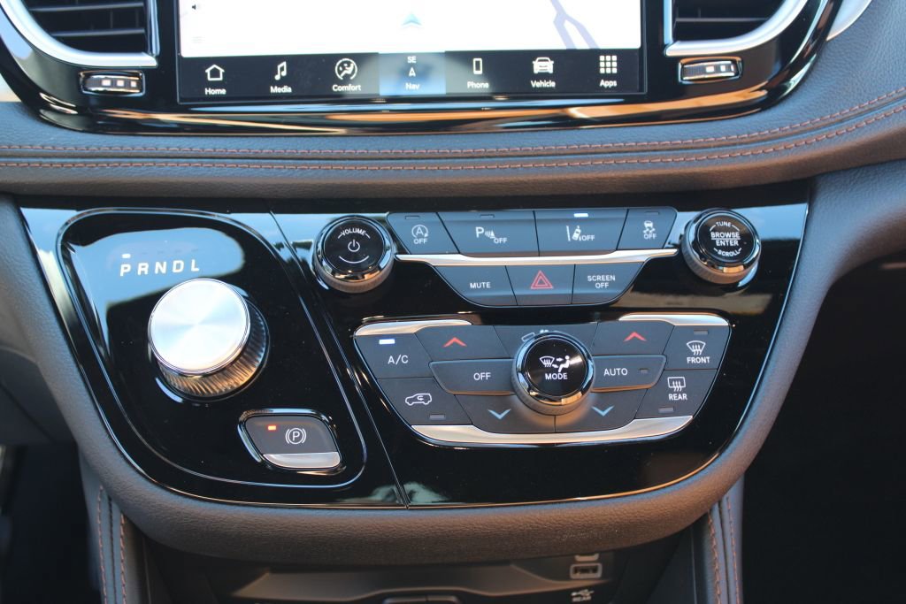 New 2026 Chrysler Pacifica Pinnacle image 23