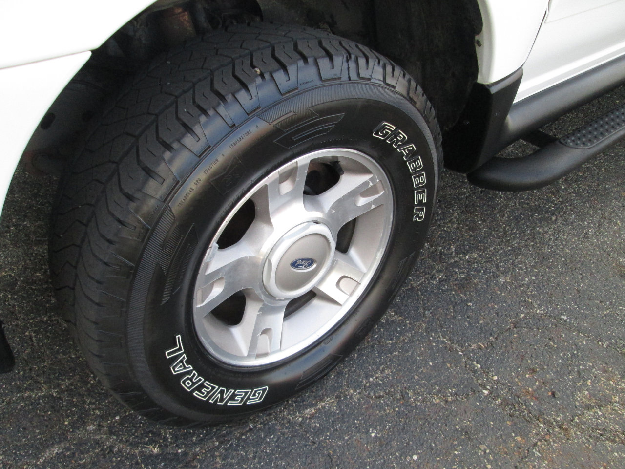 Used 2003 Ford Explorer Sport Trac XLT image 40