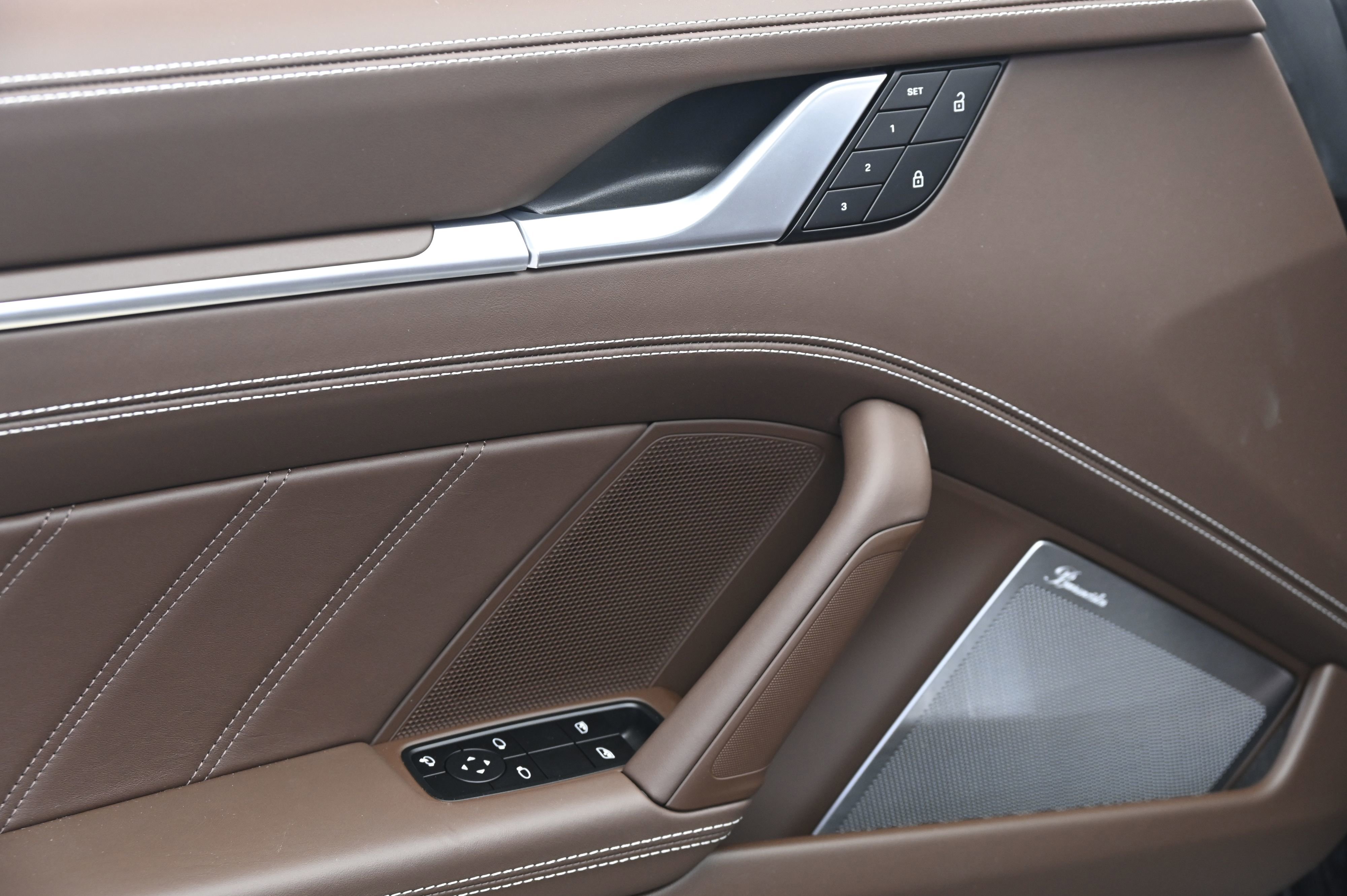 Used 2025 Porsche 911 Turbo image 22