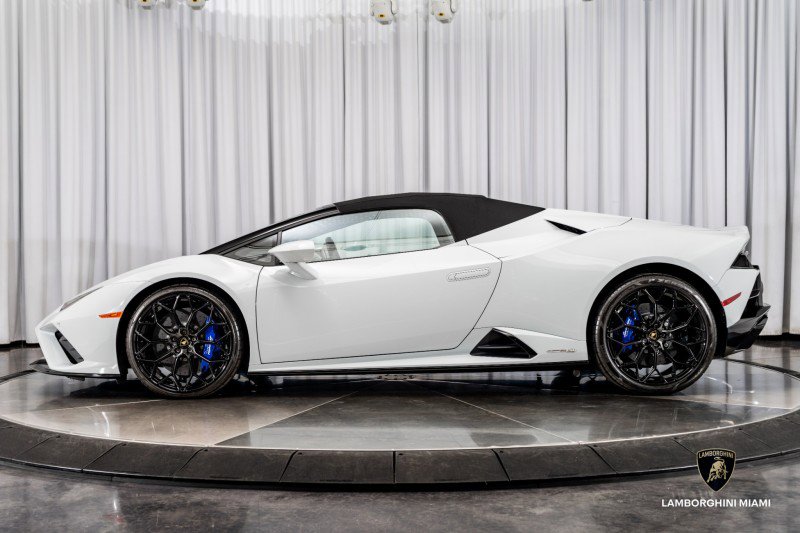 Used 2022 Lamborghini Huracan EVO image 11