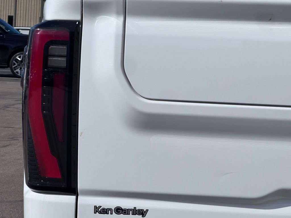 Used 2024 GMC Sierra 2500 AT4 w/ AT4 Premium Plus Package image 12