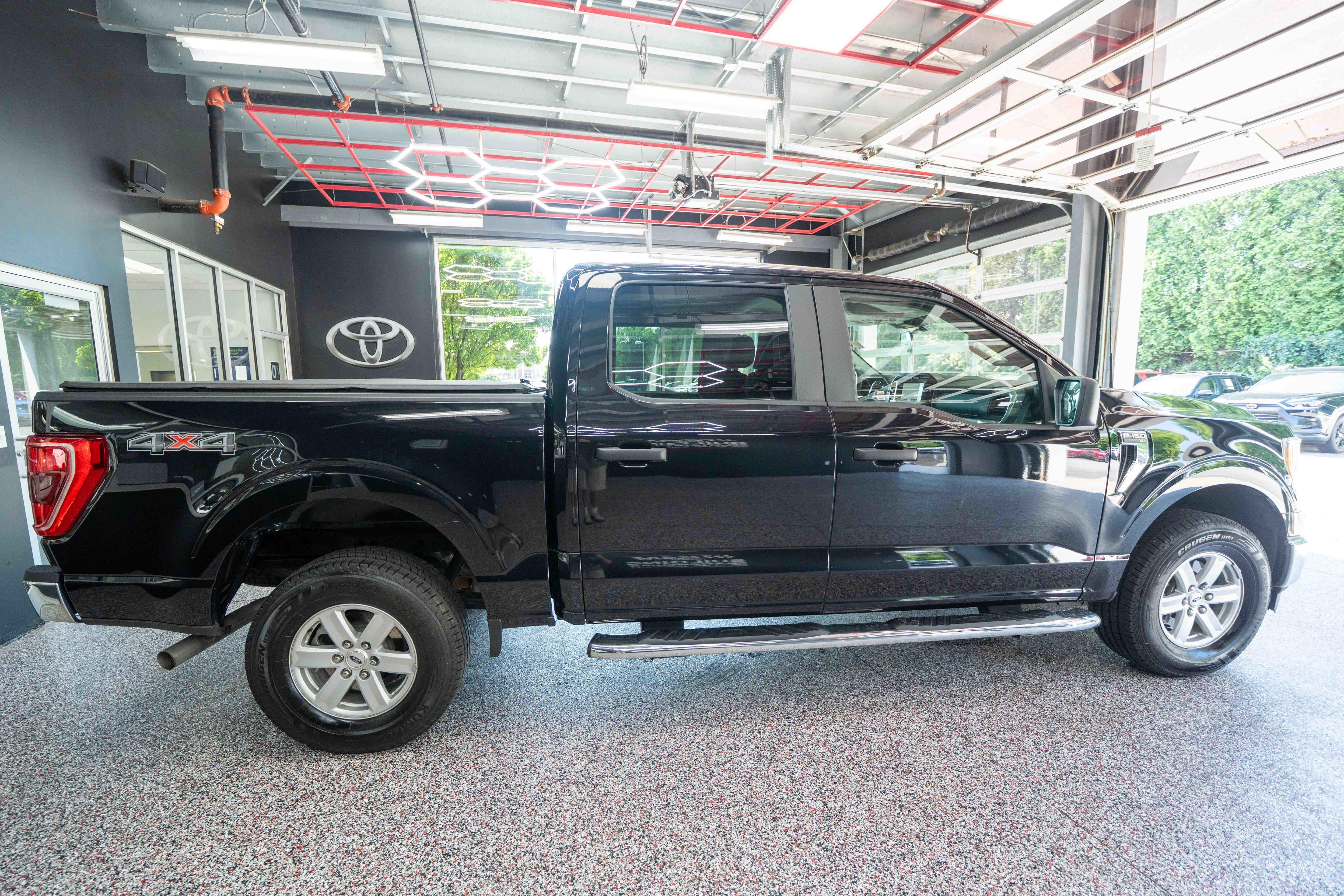 Used 2022 Ford F150 XLT AWD/4WD image 4