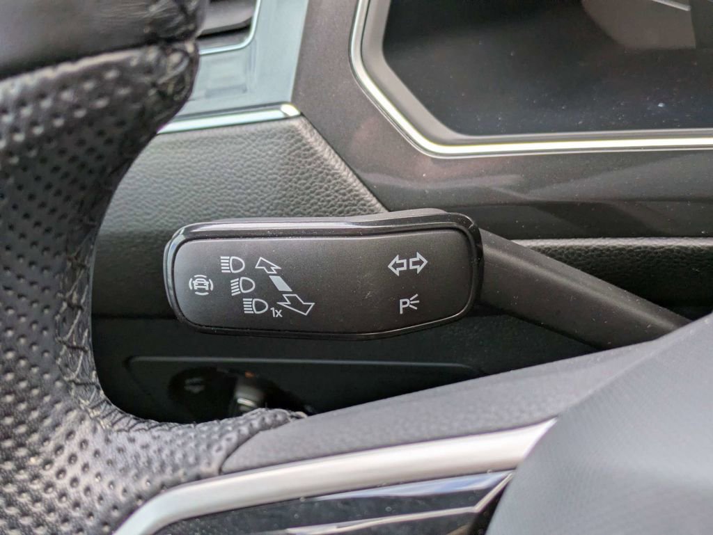 Certified 2023 Volkswagen Tiguan SEL R-Line image 41