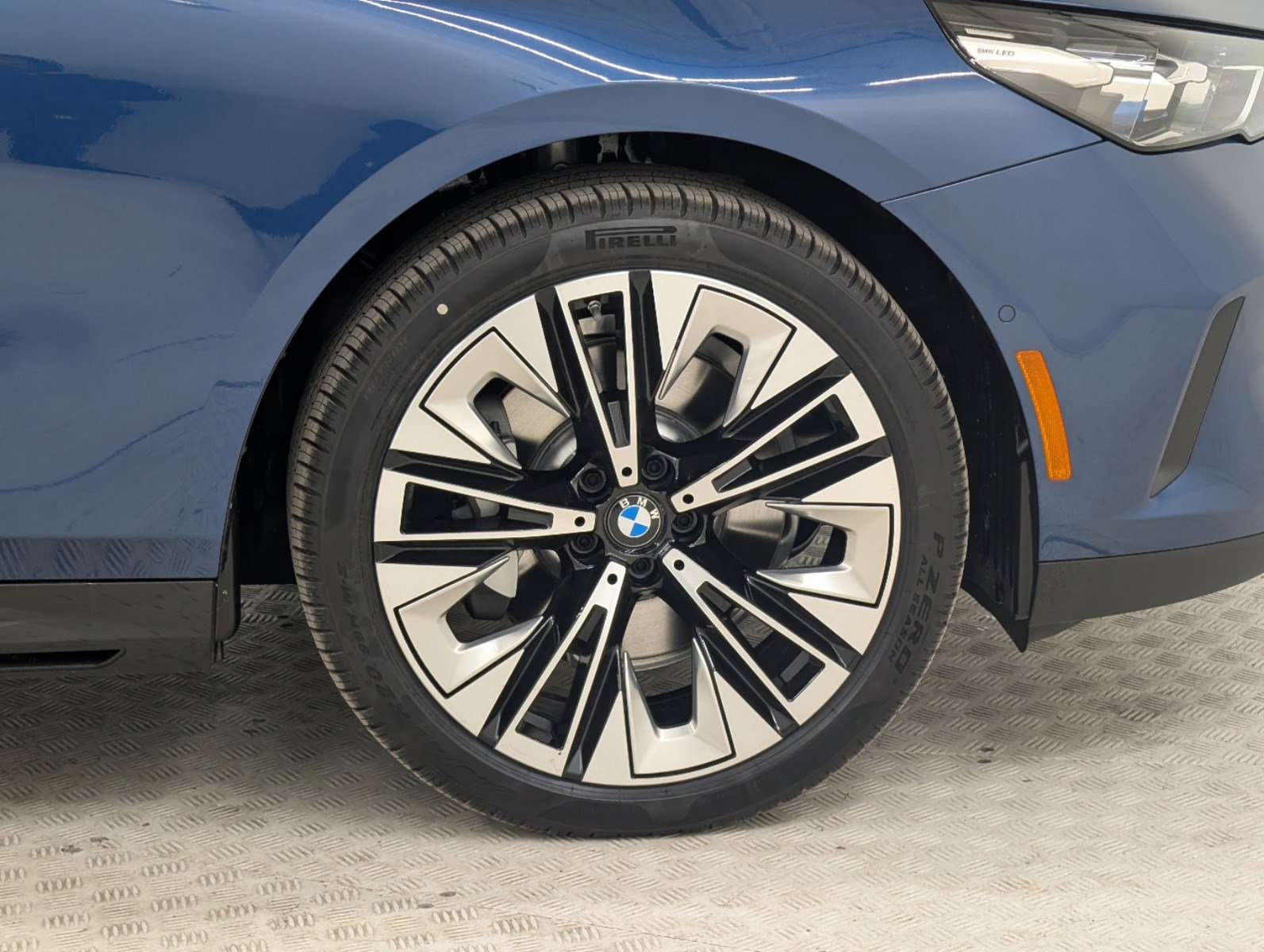 New 2025 BMW 530i w/ Premium Package image 10