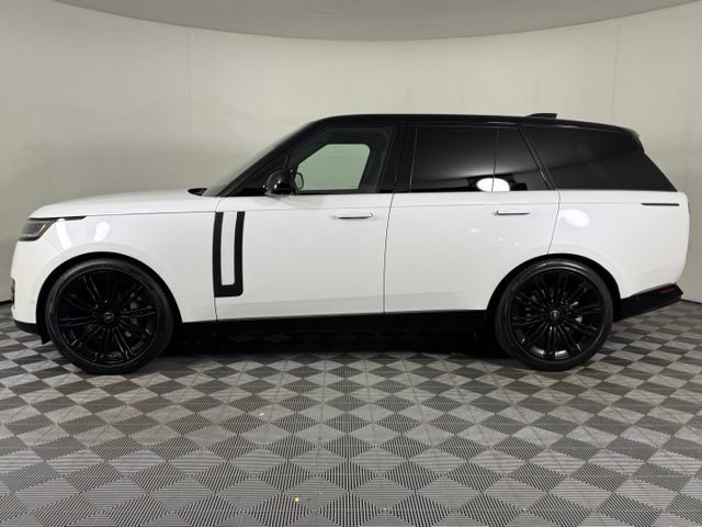 Used 2024 Land Rover Range Rover SE AWD/4WD image 3