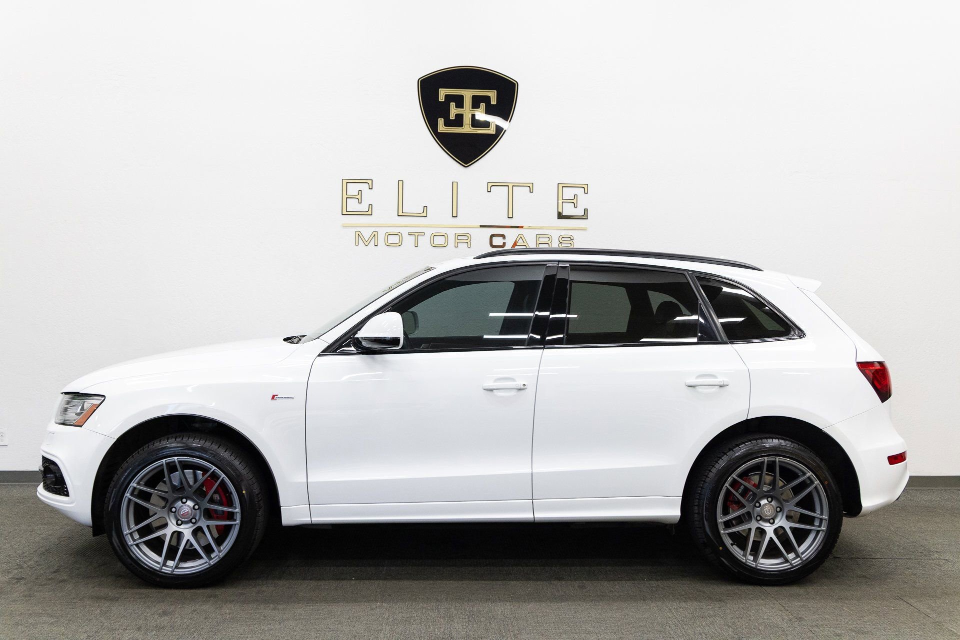 Used 2016 Audi SQ5 Premium Plus w/ Technology Package image 2