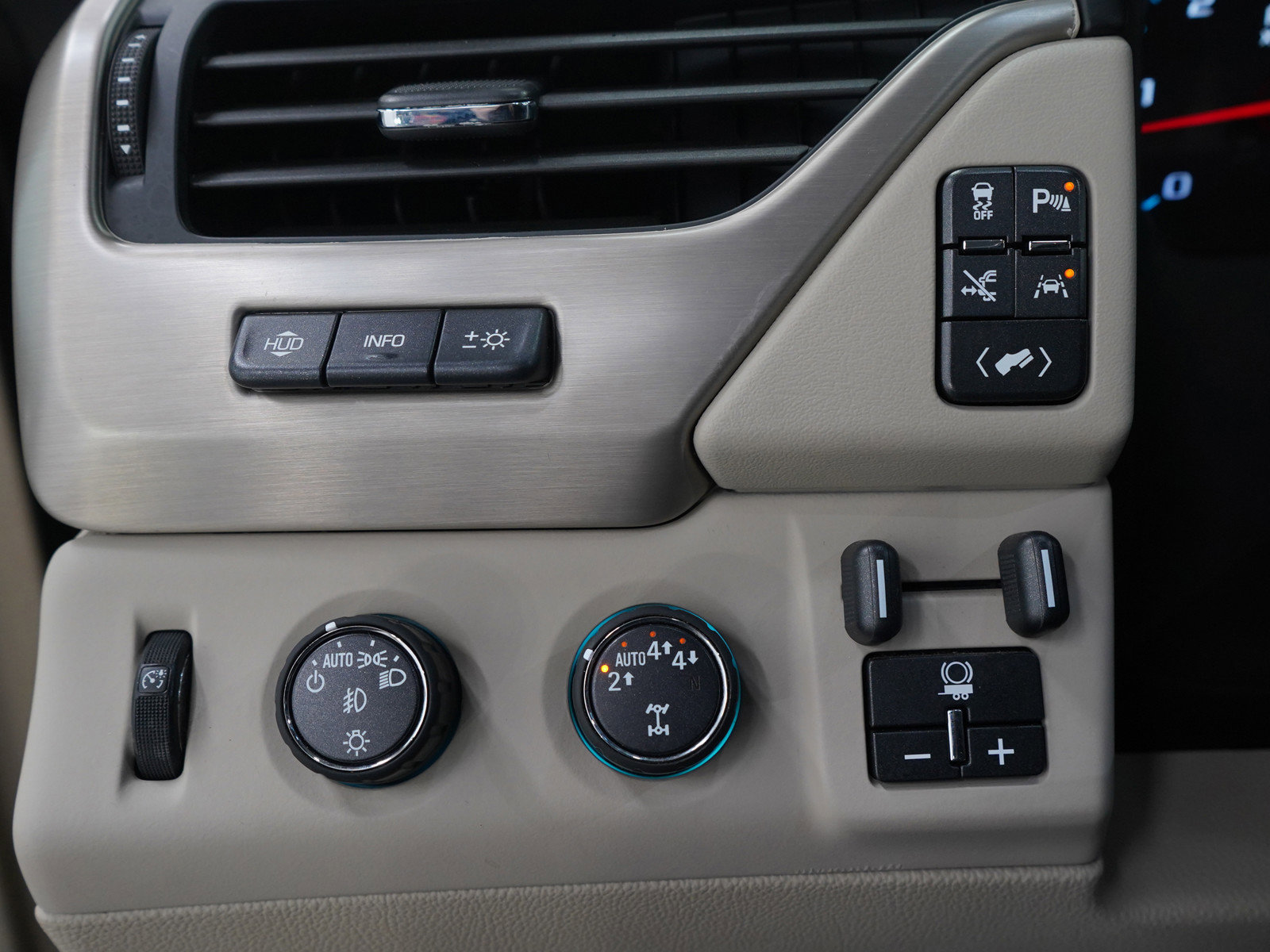 Used 2018 GMC Yukon Denali image 31