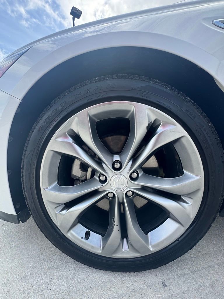 Used 2019 Buick LaCrosse Avenir image 22