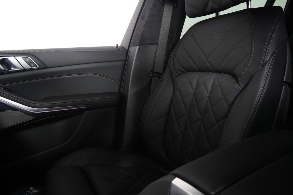 Used 2026 BMW X7 xDrive40i w/ M Sport Package image 26