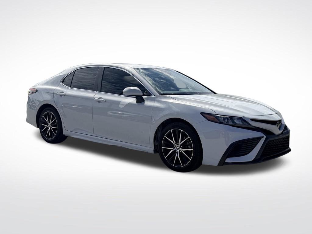 Used 2022 Toyota Camry SE FWD image 8