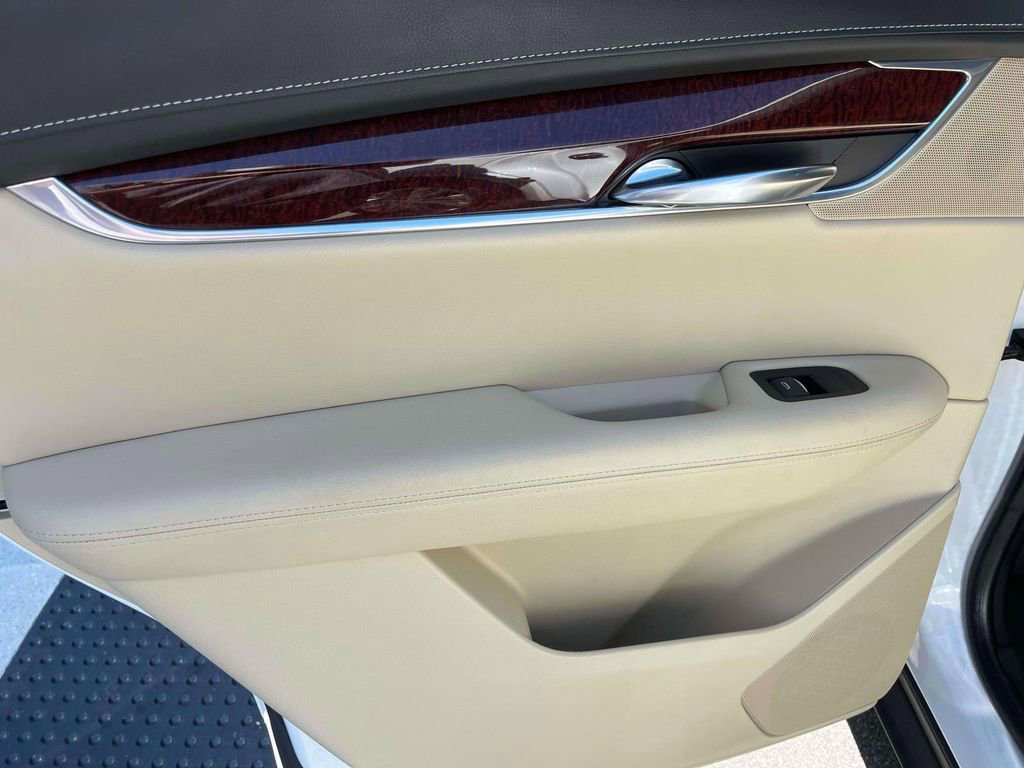 Used 2017 Cadillac XT5 Premium Luxury FWD image 15