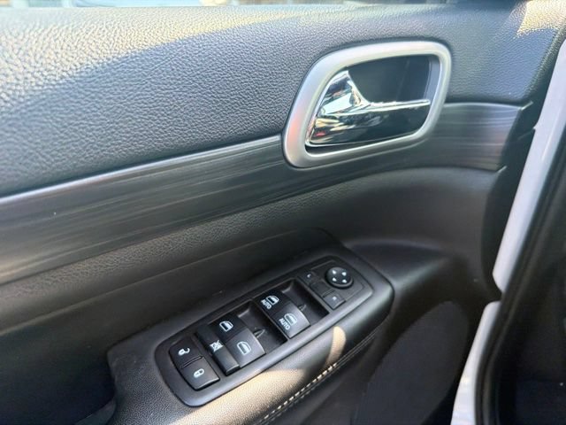 Used 2019 Jeep Grand Cherokee Altitude AWD/4WD image 8