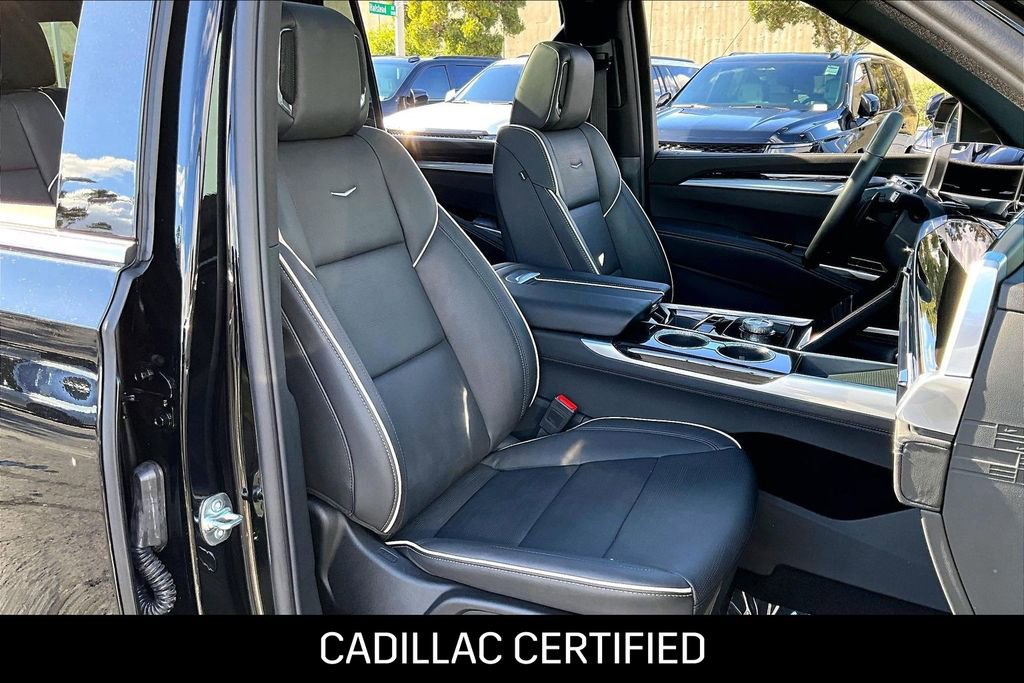 Certified 2025 Cadillac Escalade ESV Premium Luxury RWD image 9