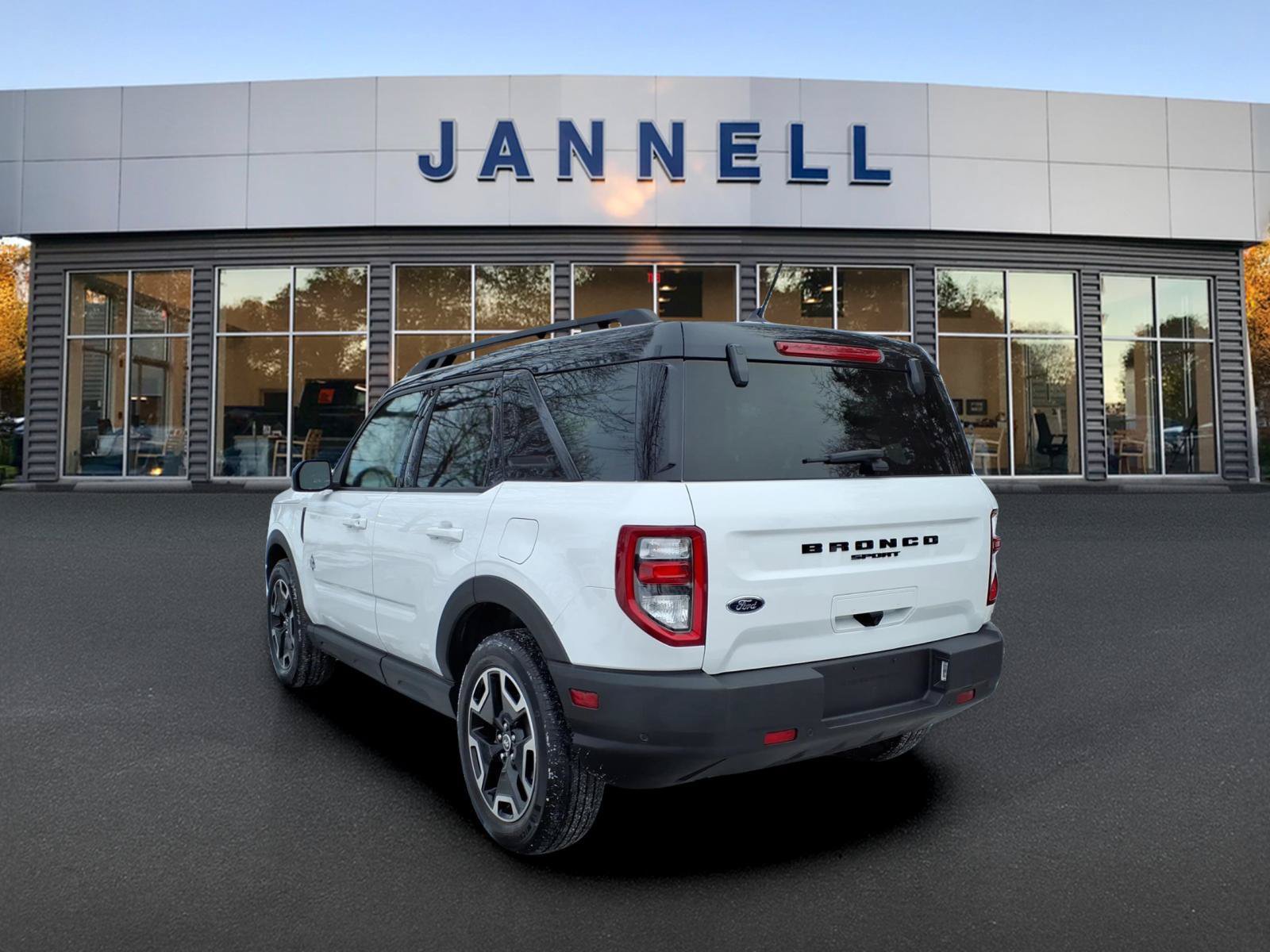 Used 2022 Ford Bronco Sport Outer Banks w/ Tech Package AWD/4WD image 7