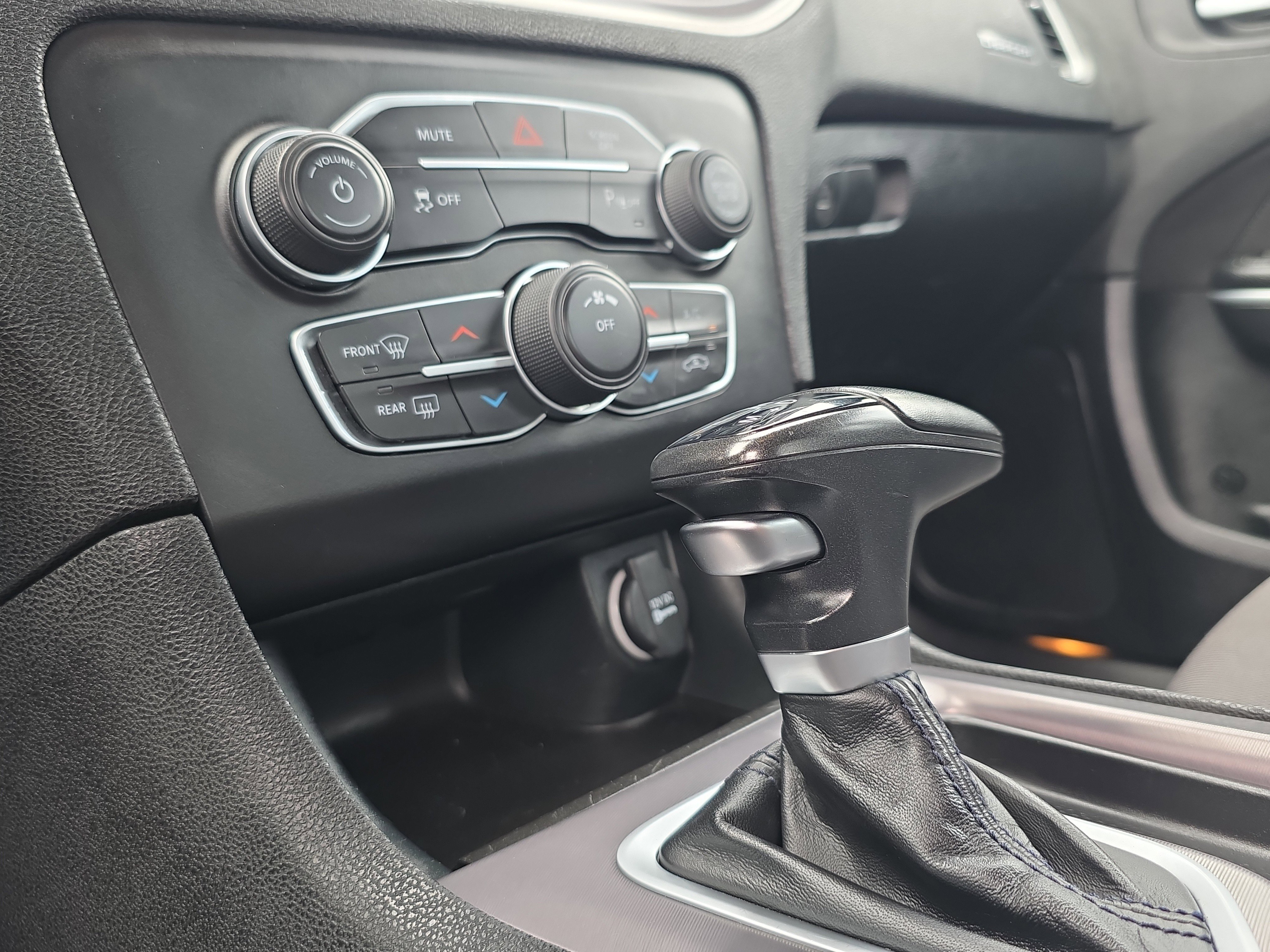 Used 2022 Dodge Charger SXT image 34