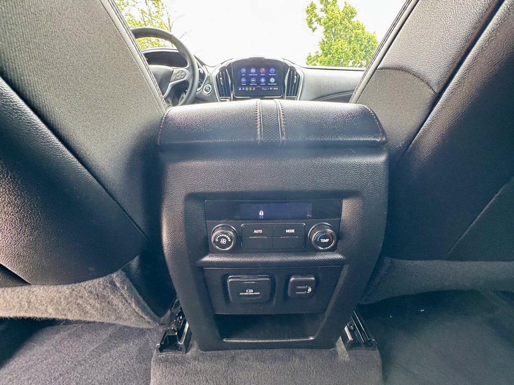 Used 2023 Chevrolet Traverse RS image 17