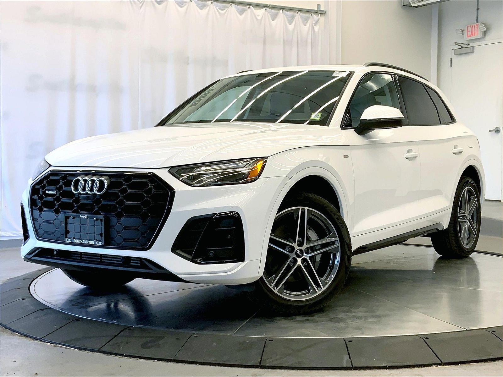 Certified 2022 Audi Q5 e Premium Plus w/ Premium Plus Package AWD/4WD image 11