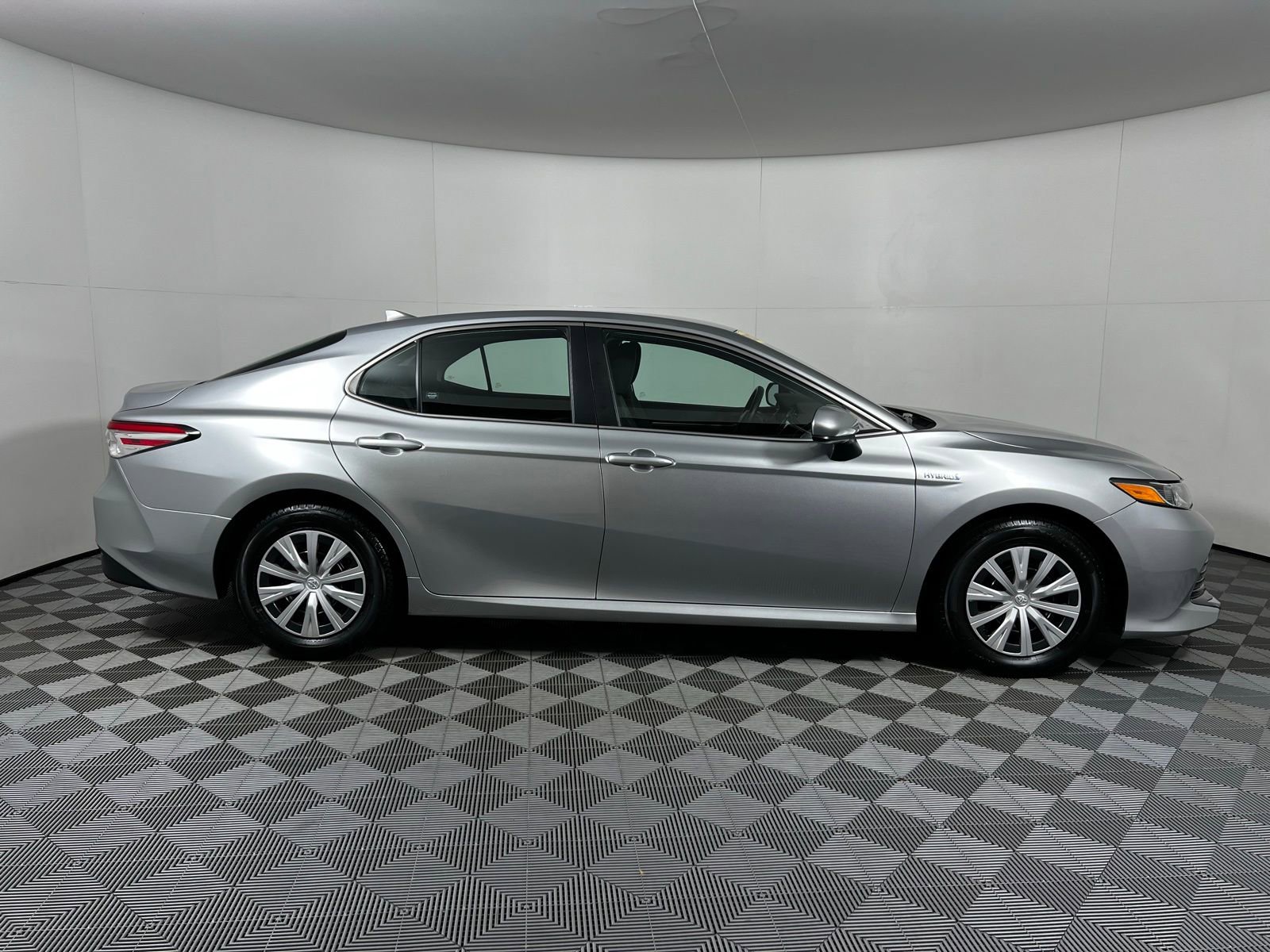Certified 2020 Toyota Camry LE image 4