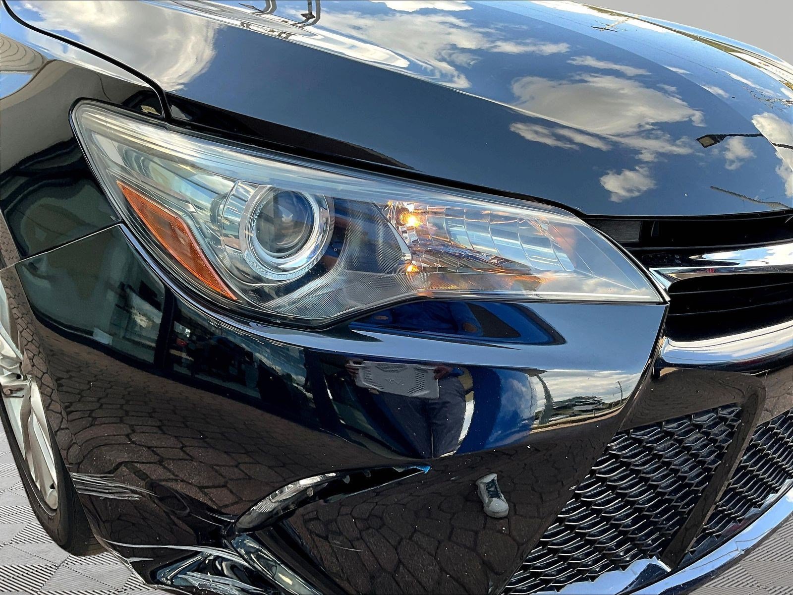 Used 2015 Toyota Camry SE w/ Moonroof Package FWD image 30
