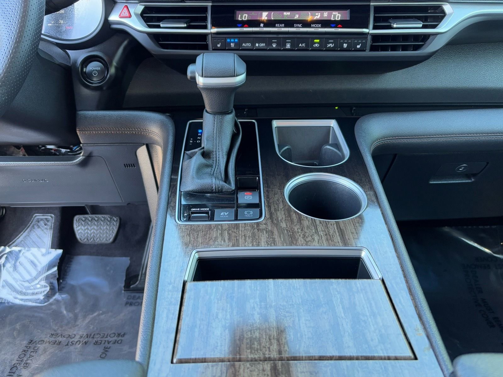 Used 2025 Toyota Sienna Limited image 28