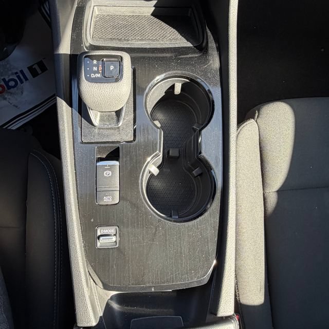 Used 2024 Nissan Rogue S FWD image 31