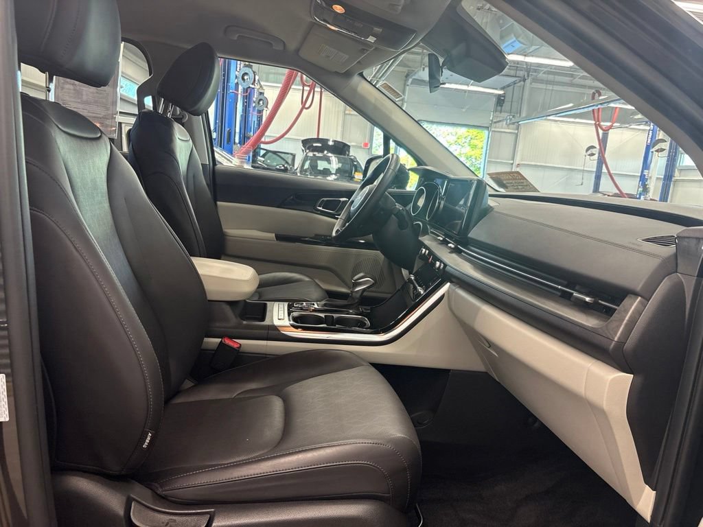 Certified 2024 Kia Carnival EX FWD image 19