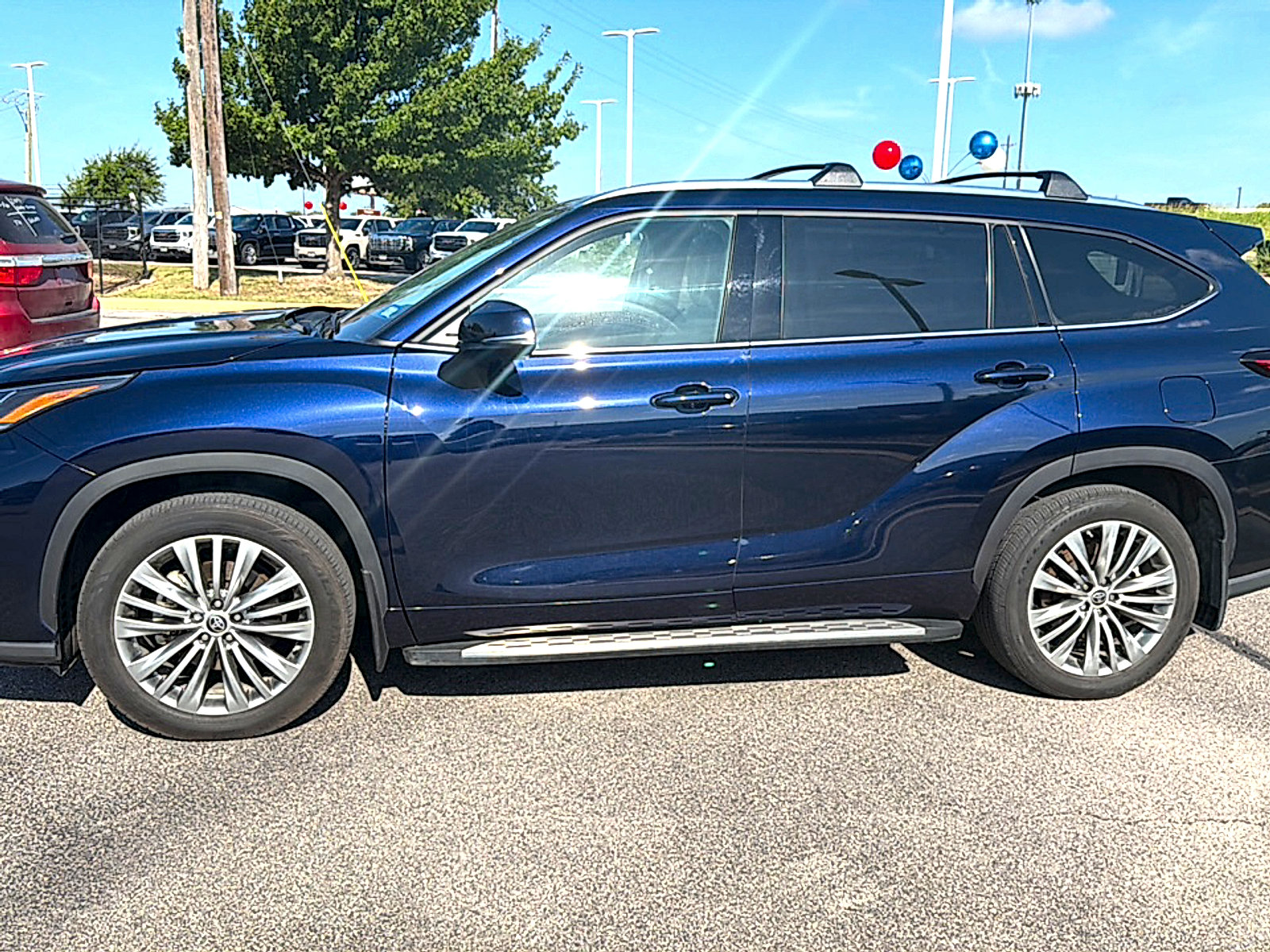 Used 2021 Toyota Highlander Platinum FWD image 4