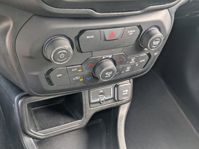 Used 2019 Jeep Renegade Latitude FWD image 23