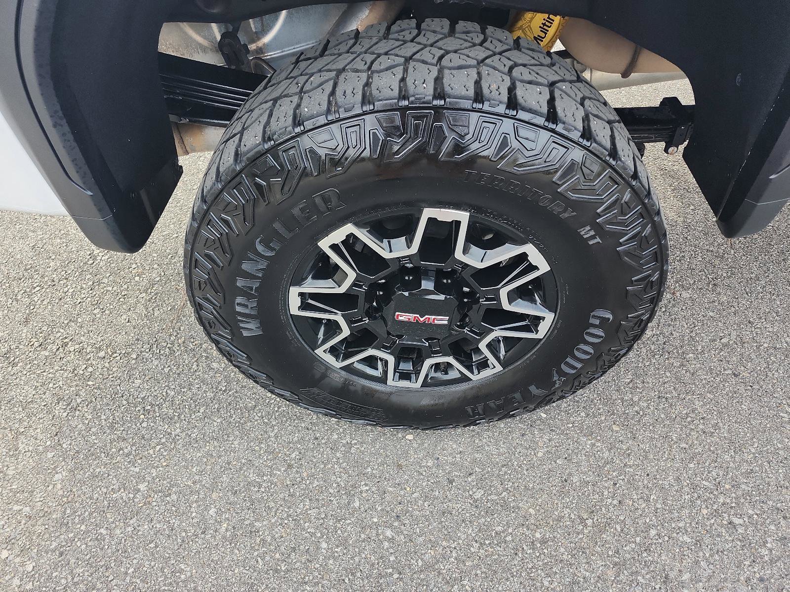 Used 2024 GMC Sierra 2500 AT4X image 6