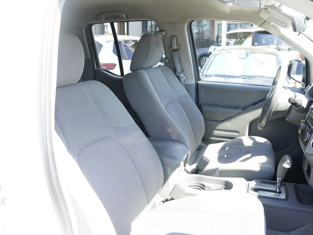 Used 2017 Nissan Frontier SV image 18